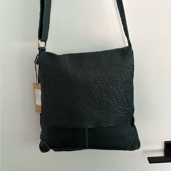 Maxon Collection Forest Green Textured Handbag. New with Tags. - Picture 5 of 15